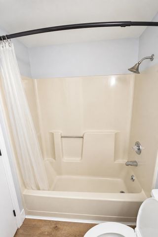 16 Moharimet Drive, Madbury, NH 03823