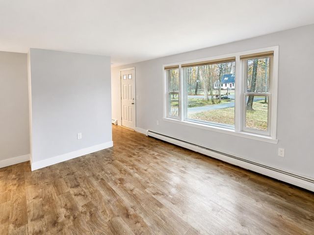16 Moharimet Drive, Madbury, NH 03823