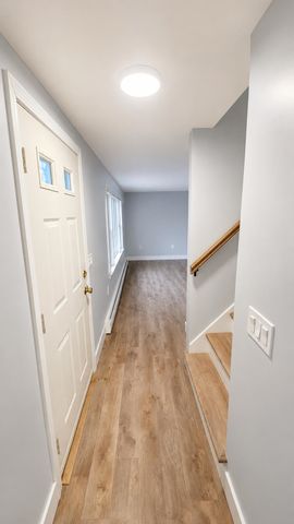 16 Moharimet Drive, Madbury, NH 03823