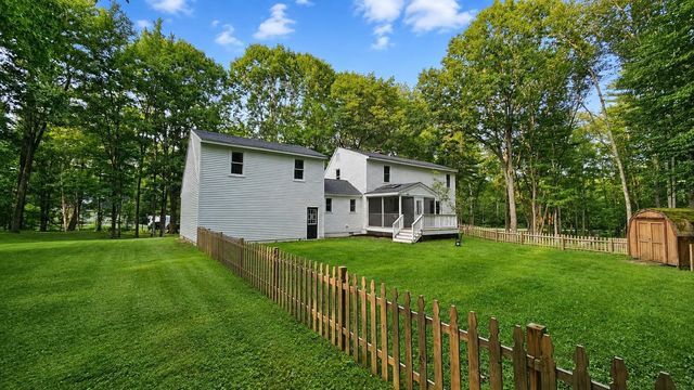 16 Moharimet Drive, Madbury, NH 03823