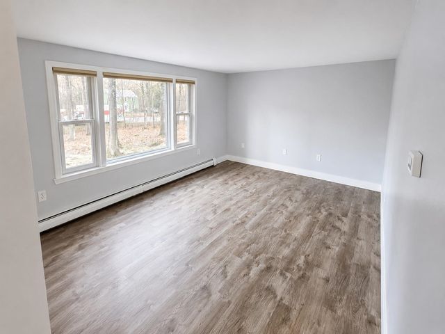 16 Moharimet Drive, Madbury, NH 03823