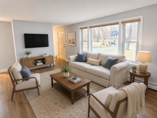 16 Moharimet Drive, Madbury, NH 03823