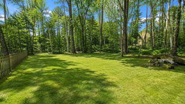 16 Moharimet Drive, Madbury, NH 03823