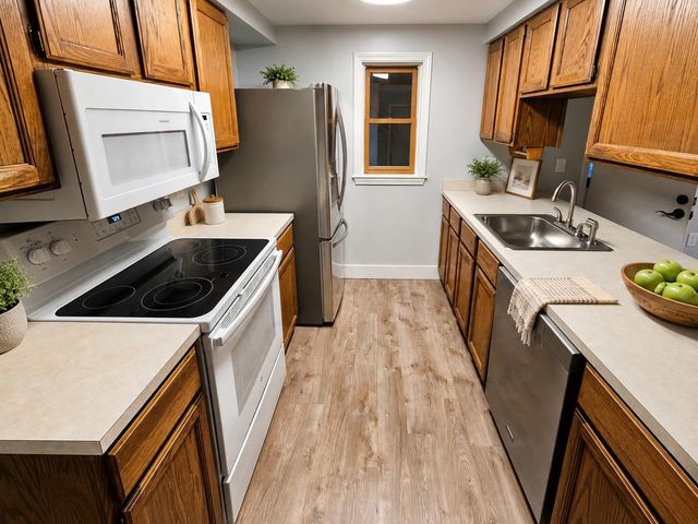 16 Moharimet Drive, Madbury, NH 03823
