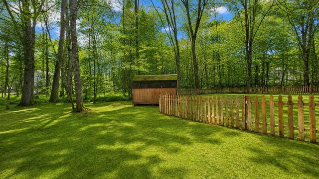 16 Moharimet Drive, Madbury, NH 03823