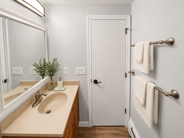 16 Moharimet Drive, Madbury, NH 03823
