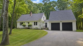 16 Moharimet Drive, Madbury, NH 03823