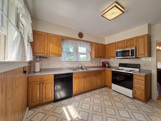 260 Pleasant Street, Claremont, NH 03743