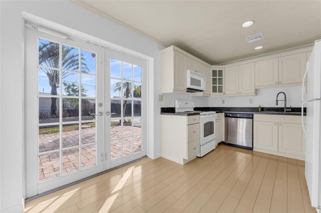 2132 SW 50th Avenue, Fort Lauderdale, FL 33317