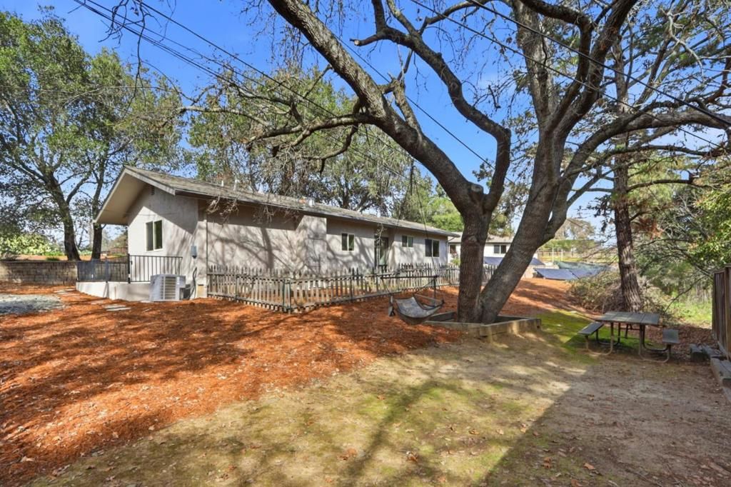 Image 114 of property listing at 12387 Stonebrook Drive, Los Altos Hills, CA 94022