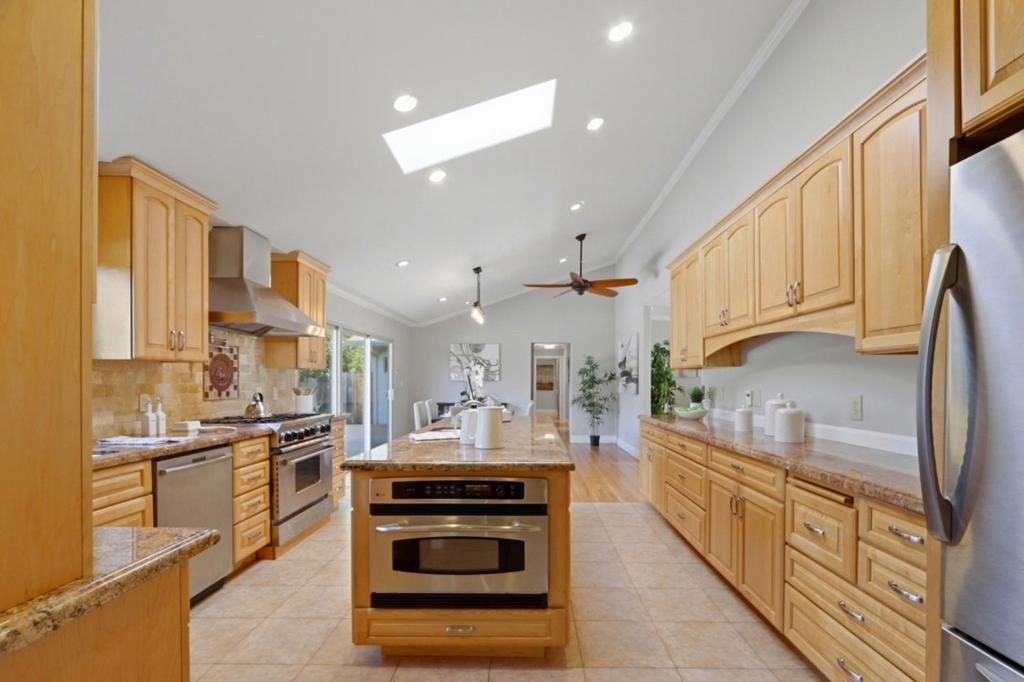 Image 28 of property listing at 12387 Stonebrook Drive, Los Altos Hills, CA 94022