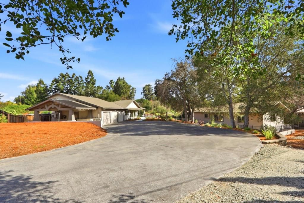Image 3 of property listing at 12387 Stonebrook Drive, Los Altos Hills, CA 94022