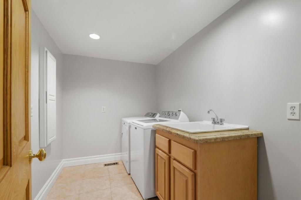 Image 32 of property listing at 12387 Stonebrook Drive, Los Altos Hills, CA 94022