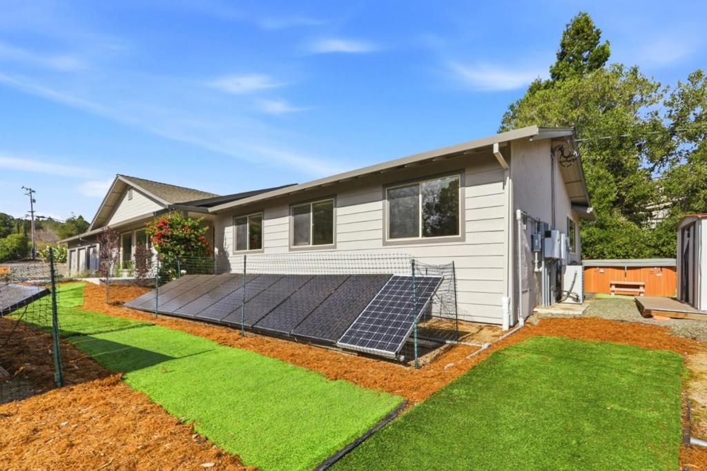 Image 8 of property listing at 12387 Stonebrook Drive, Los Altos Hills, CA 94022