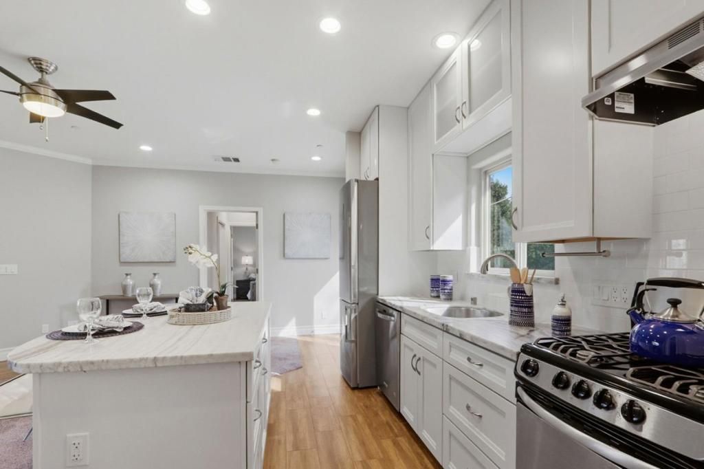 Image 84 of property listing at 12387 Stonebrook Drive, Los Altos Hills, CA 94022