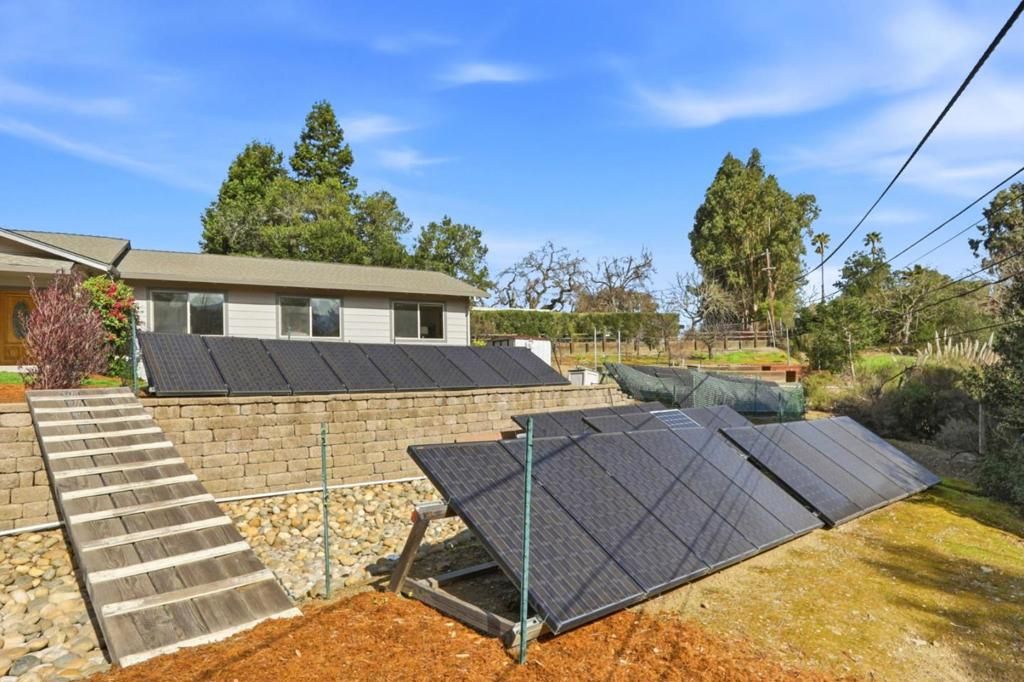 Image 9 of property listing at 12387 Stonebrook Drive, Los Altos Hills, CA 94022