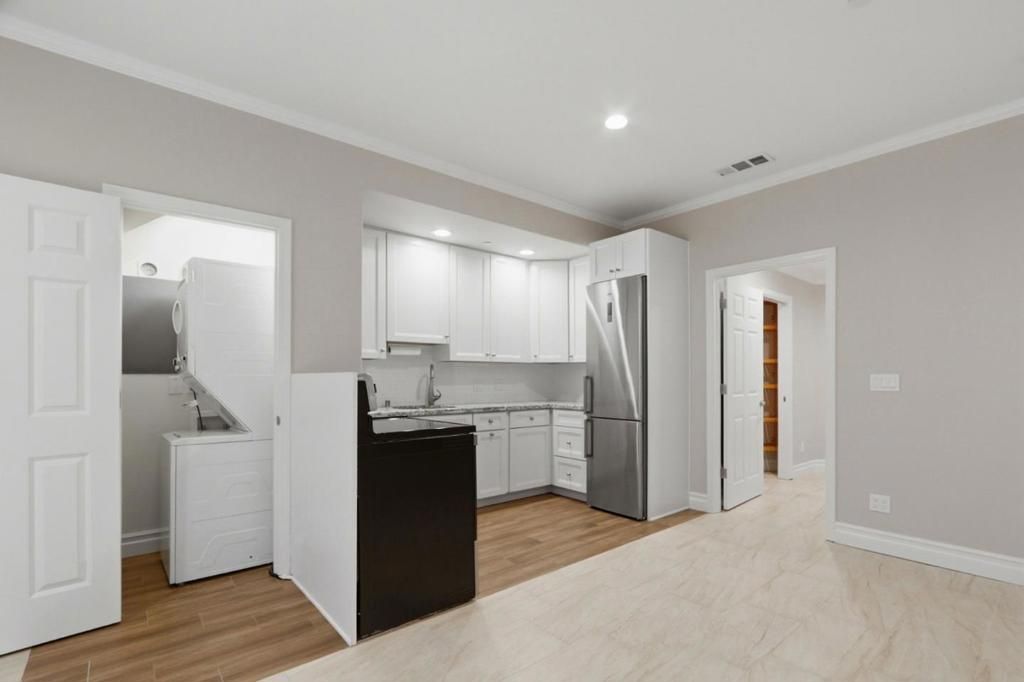 Image 98 of property listing at 12387 Stonebrook Drive, Los Altos Hills, CA 94022