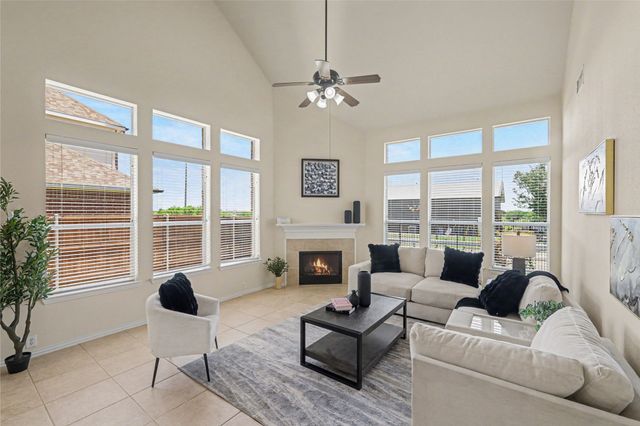 1041 Crystal Lake Drive, Frisco, TX 75036