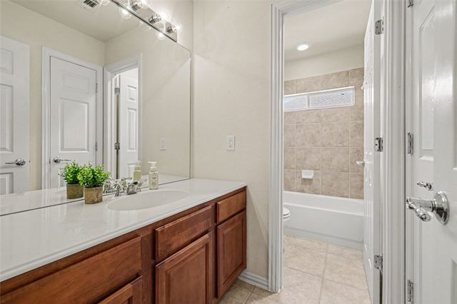 1041 Crystal Lake Drive, Frisco, TX 75036