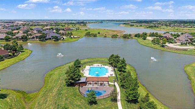 1041 Crystal Lake Drive, Frisco, TX 75036