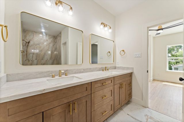 9109 Henrietta Street A & B, Houston, TX 77088