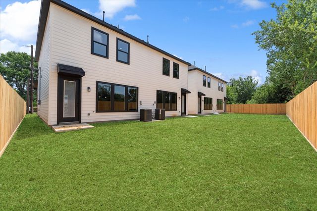 9109 Henrietta Street A & B, Houston, TX 77088