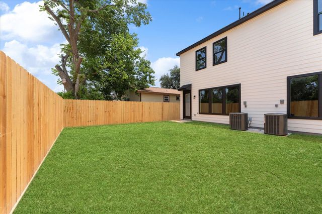9109 Henrietta Street A & B, Houston, TX 77088