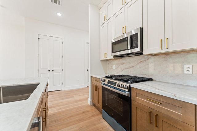 9109 Henrietta Street A & B, Houston, TX 77088