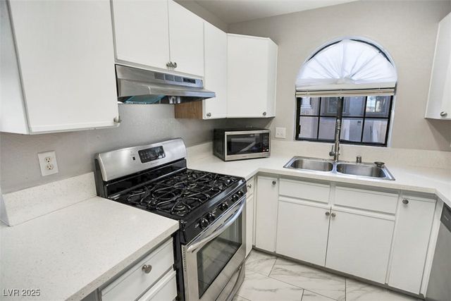 1411 Santa Margarita Street E, Las Vegas, NV 89146