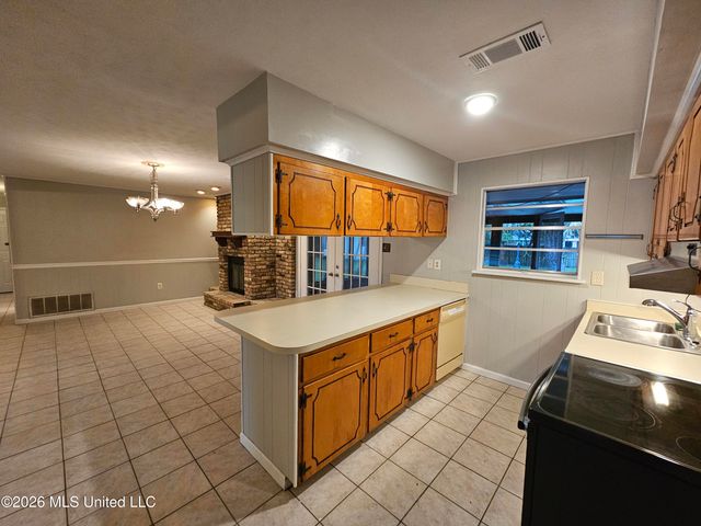 705 S Forest Avenue, Long Beach, MS 39560