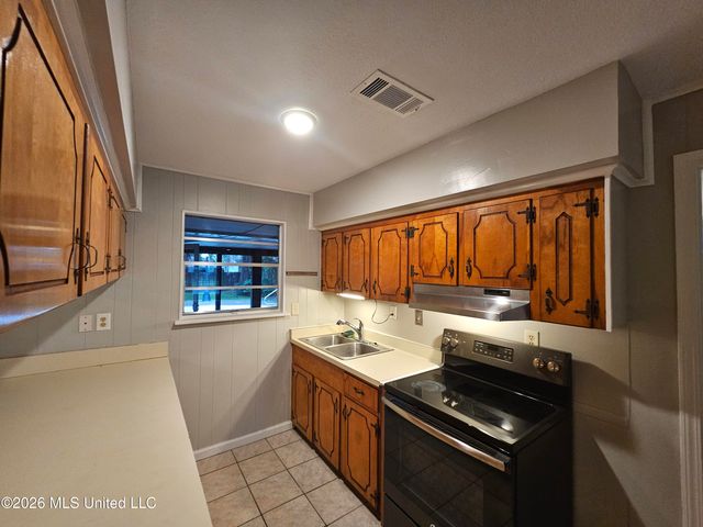 705 S Forest Avenue, Long Beach, MS 39560