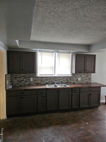 11627 Grayton Street, Detroit, MI 48224