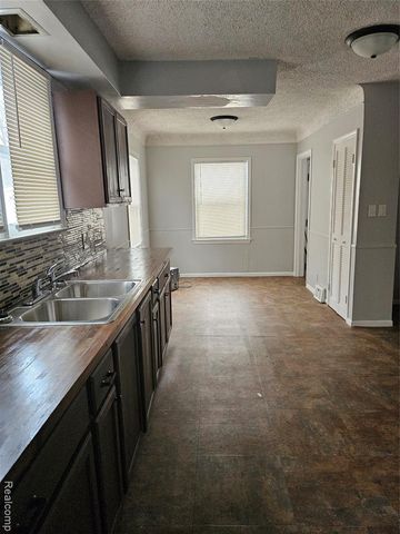 11627 Grayton Street, Detroit, MI 48224