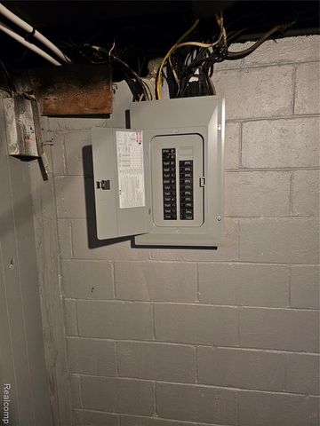 11627 Grayton Street, Detroit, MI 48224