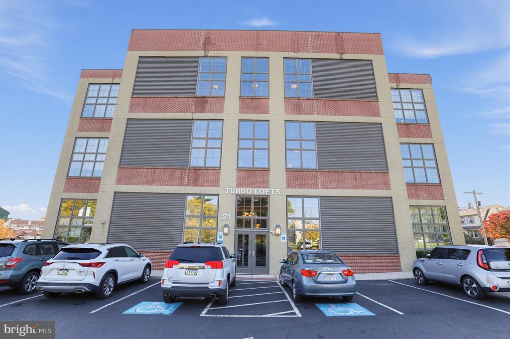 21 S VALLEY FORGE RD #218, LANSDALE, PA 19446 — exterior