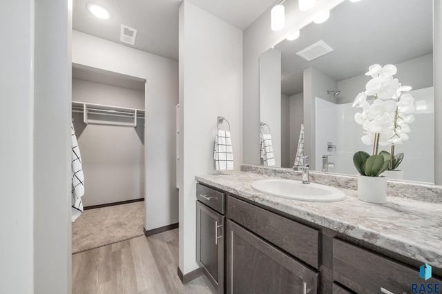 1600 N Tina Dr, Sioux Falls, SD 57110