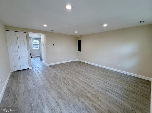 327 BIGLEY AVE, Baltimore, MD 21227