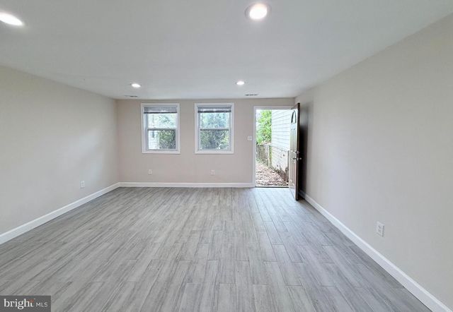 327 BIGLEY AVE, Baltimore, MD 21227