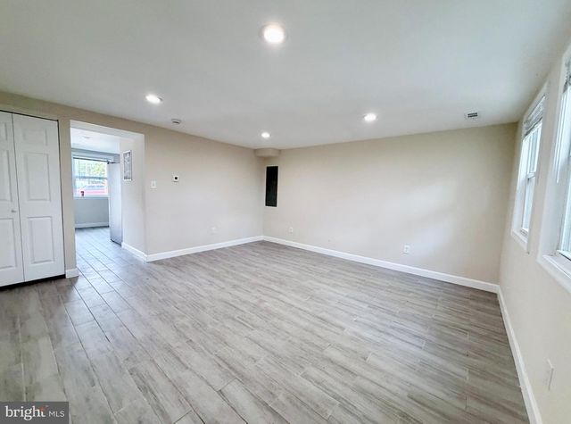 327 BIGLEY AVE, Baltimore, MD 21227