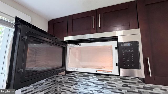 327 BIGLEY AVE, Baltimore, MD 21227