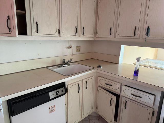 3090 NW 46th Avenue 211c, Lauderdale Lakes, FL 33313