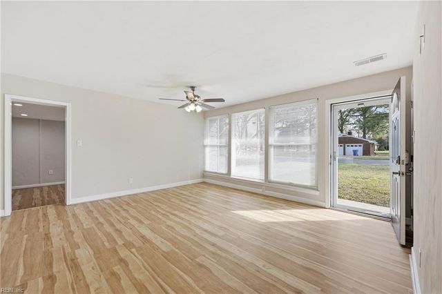 207 Sparrow RD, Chesapeake, VA 23325