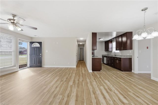 207 Sparrow RD, Chesapeake, VA 23325