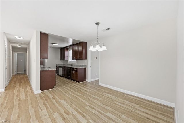 207 Sparrow RD, Chesapeake, VA 23325