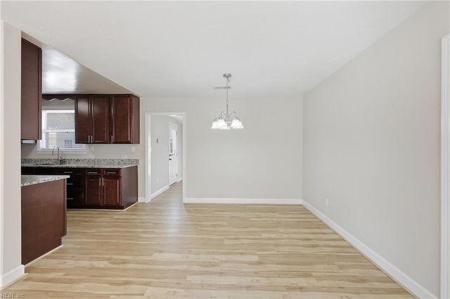 207 Sparrow RD, Chesapeake, VA 23325