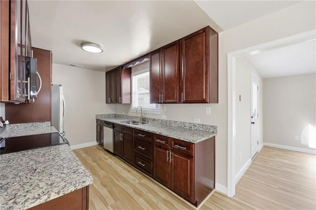 207 Sparrow RD, Chesapeake, VA 23325