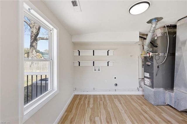 207 Sparrow RD, Chesapeake, VA 23325