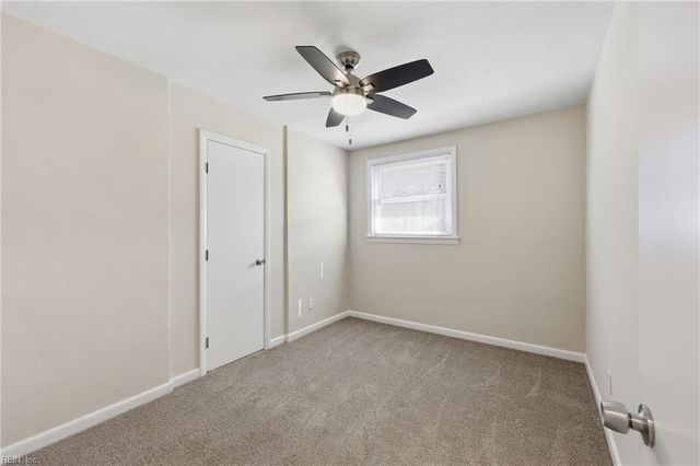 207 Sparrow RD, Chesapeake, VA 23325