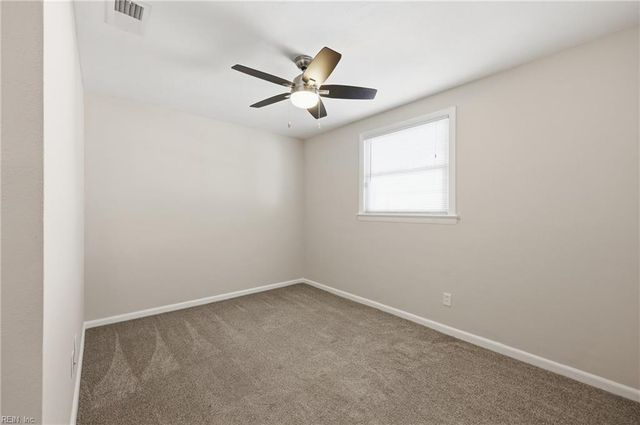 207 Sparrow RD, Chesapeake, VA 23325