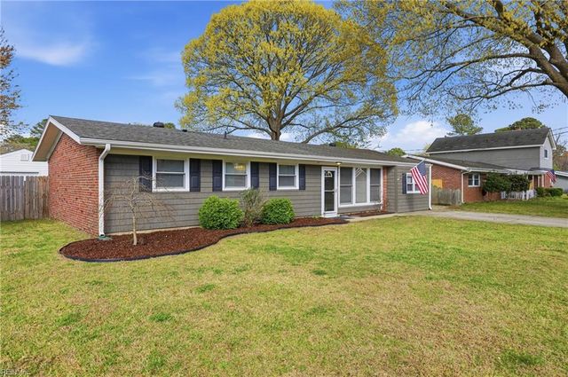 207 Sparrow RD, Chesapeake, VA 23325